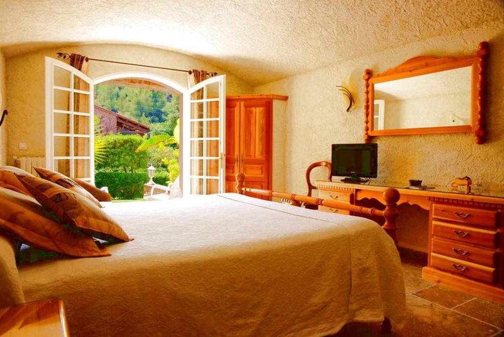L' Escapade Hotel & Restaurant Le Pradet Oda fotoğraf