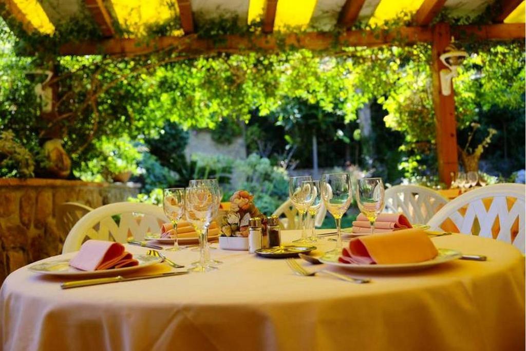 L' Escapade Hotel & Restaurant Le Pradet Dış mekan fotoğraf