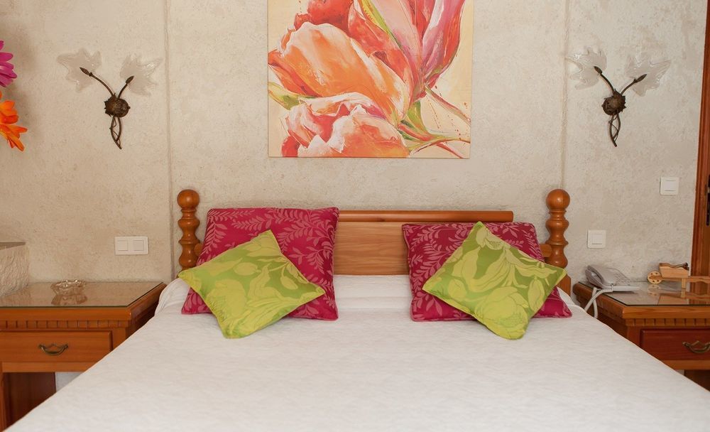 L' Escapade Hotel & Restaurant Le Pradet Dış mekan fotoğraf