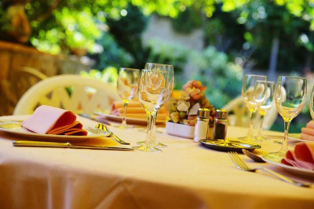 L' Escapade Hotel & Restaurant Le Pradet Dış mekan fotoğraf