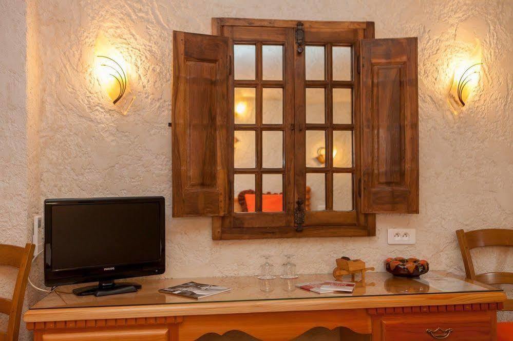 L' Escapade Hotel & Restaurant Le Pradet Dış mekan fotoğraf